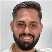 Graduado en Historia por la Universidad de Barcelona. Tengo experiencia en dar clases presenciales y online